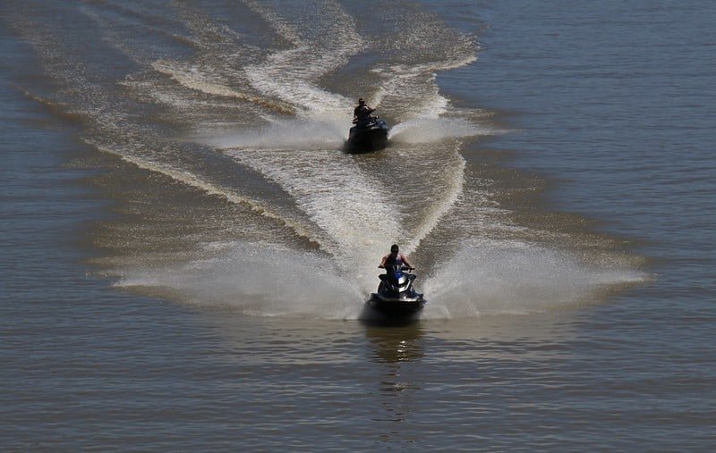 Two people jet skiing on dal lake in srinagar
