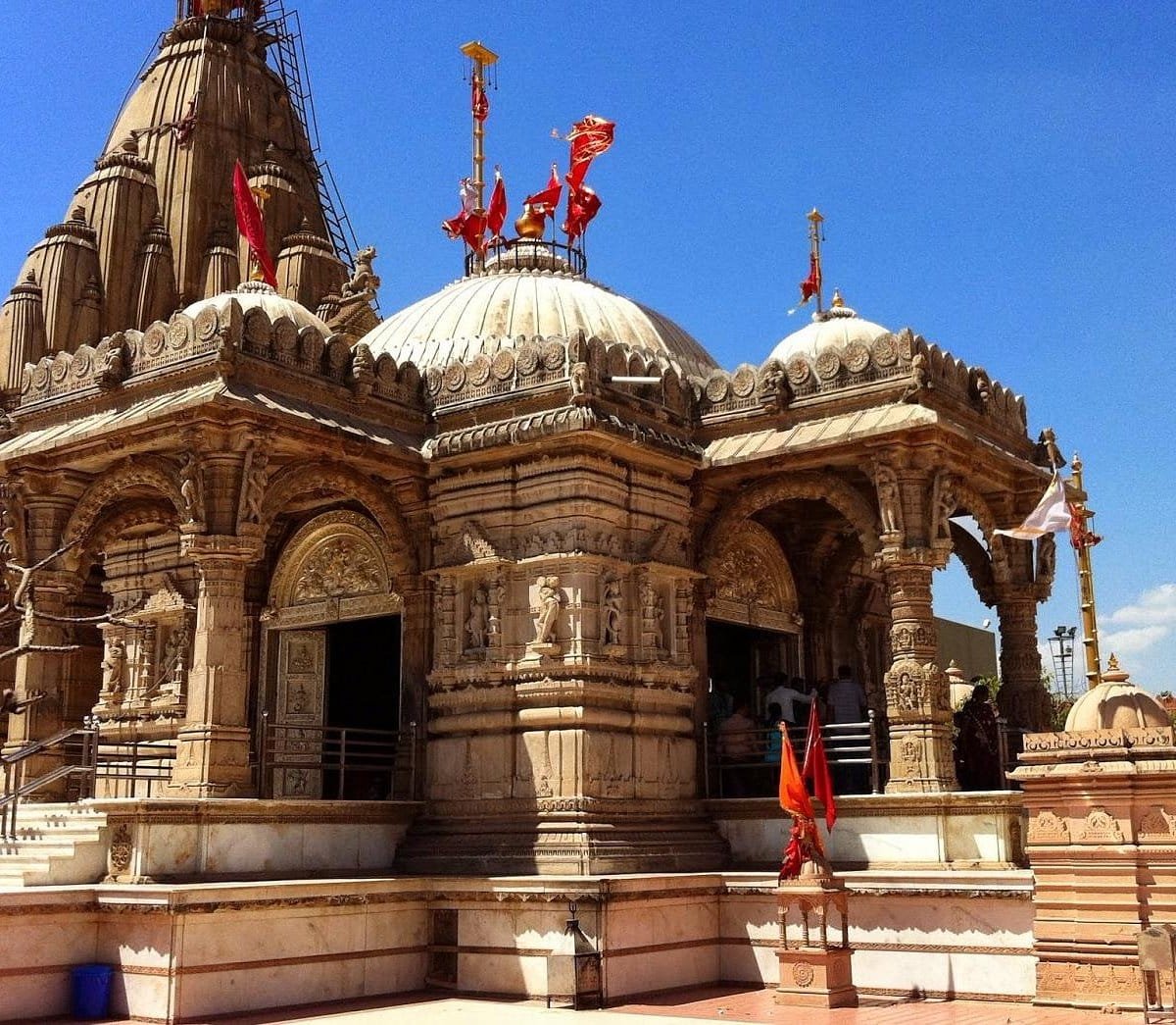 Crowd of visitors at Shankaracharya Temple with detailed view of its architecture in srinagar