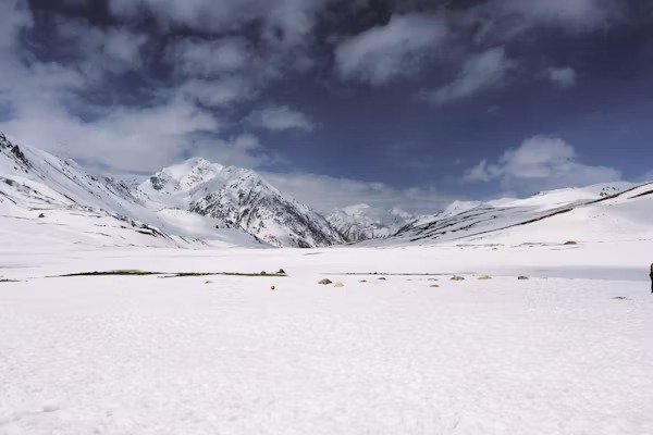 Snow-covered landscape and mountains in Ladakh during extreme cold